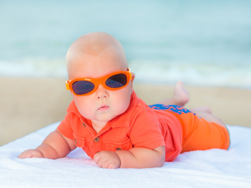 Baby på stranden